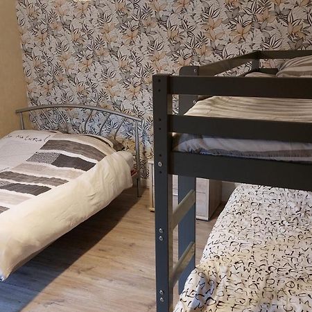 Aux Trois Petits Cochons Apartment Hotton Ngoại thất bức ảnh