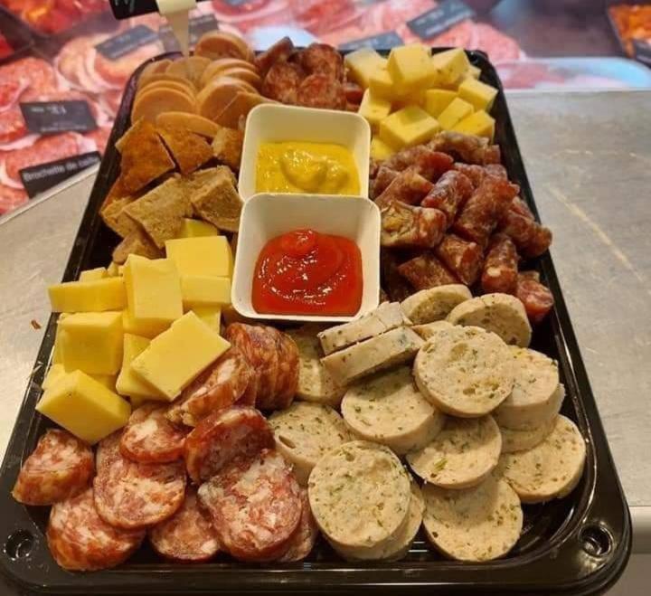 Aux Trois Petits Cochons Apartment Hotton Ngoại thất bức ảnh