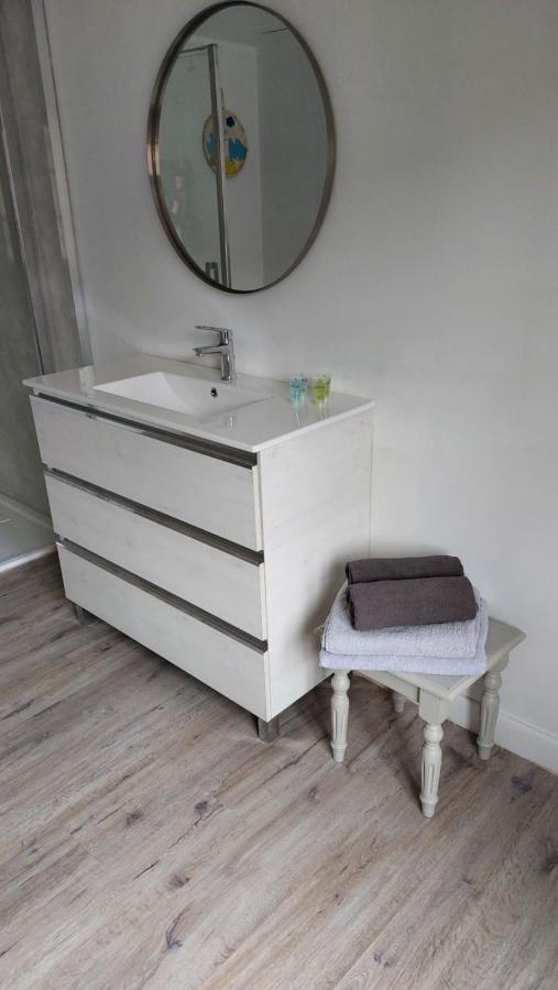Aux Trois Petits Cochons Apartment Hotton Ngoại thất bức ảnh